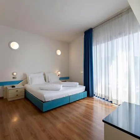 Hi 3* Riva del Garda